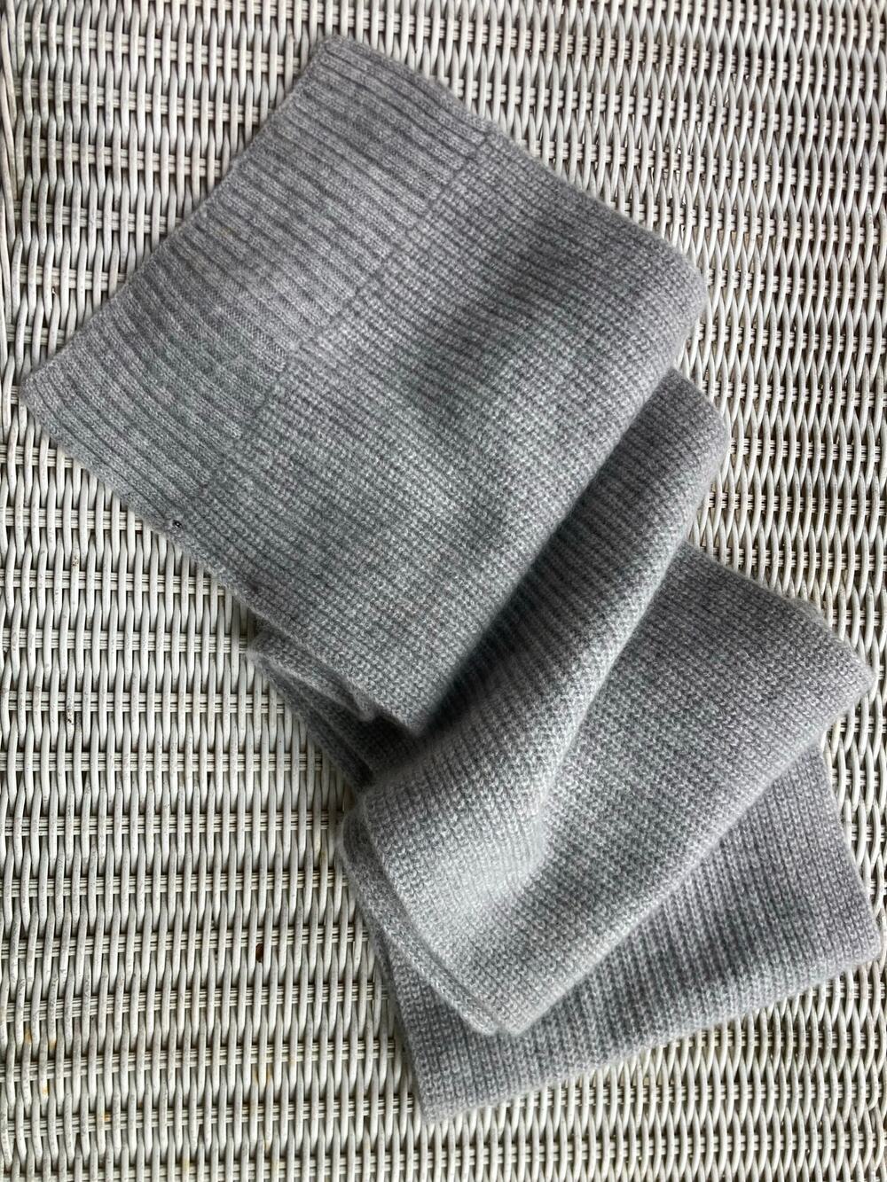 DKNY - Cozy Classic Gray Cashmere Ribbed Scarf - OS